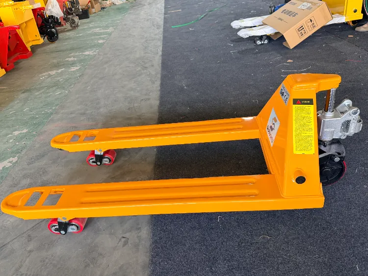 凸凹道で使用する手動パレットトラックの車輪の選び方は？