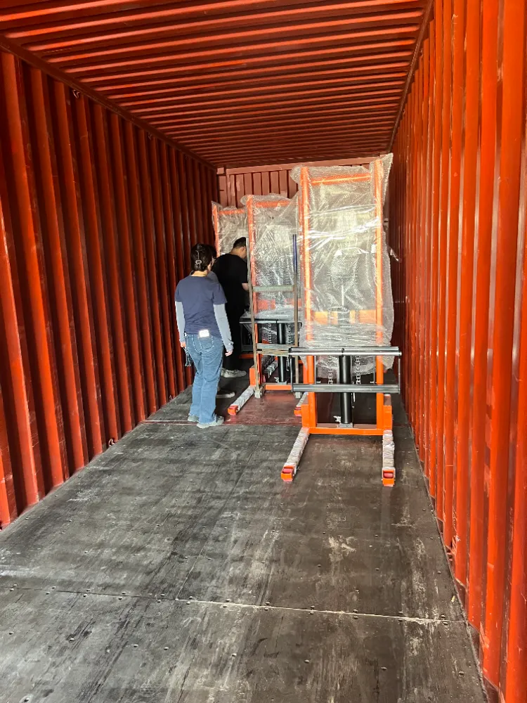 南アフリカに出荷された手動油圧式スタッカーのコンテナ全積載量