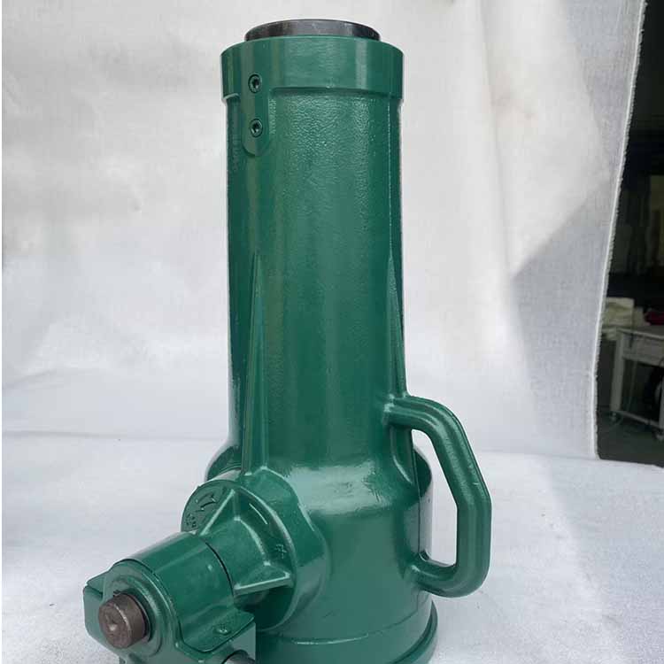 スクリュージャッキ